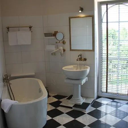 Hotell Kur-& Borstel - Treff 4*